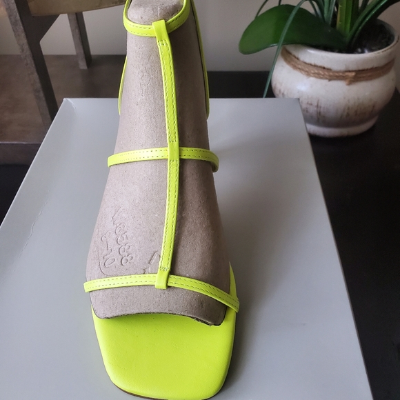 STRAPPY HEEL SANDAL - Picture 7 of 8